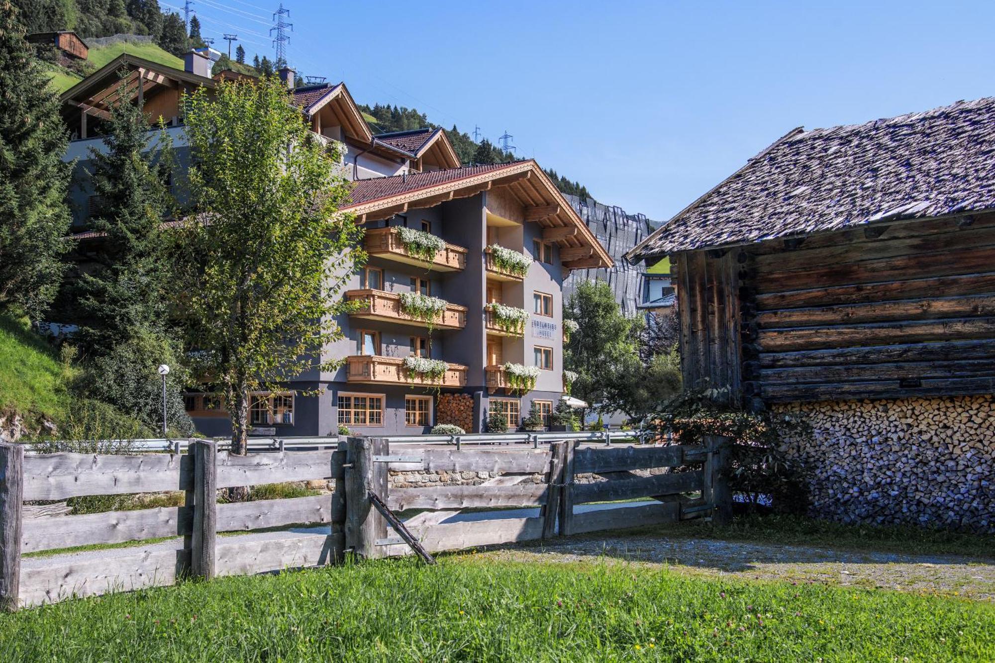 Hotel Edelweiss แกร์ลอส ภายนอก รูปภาพ