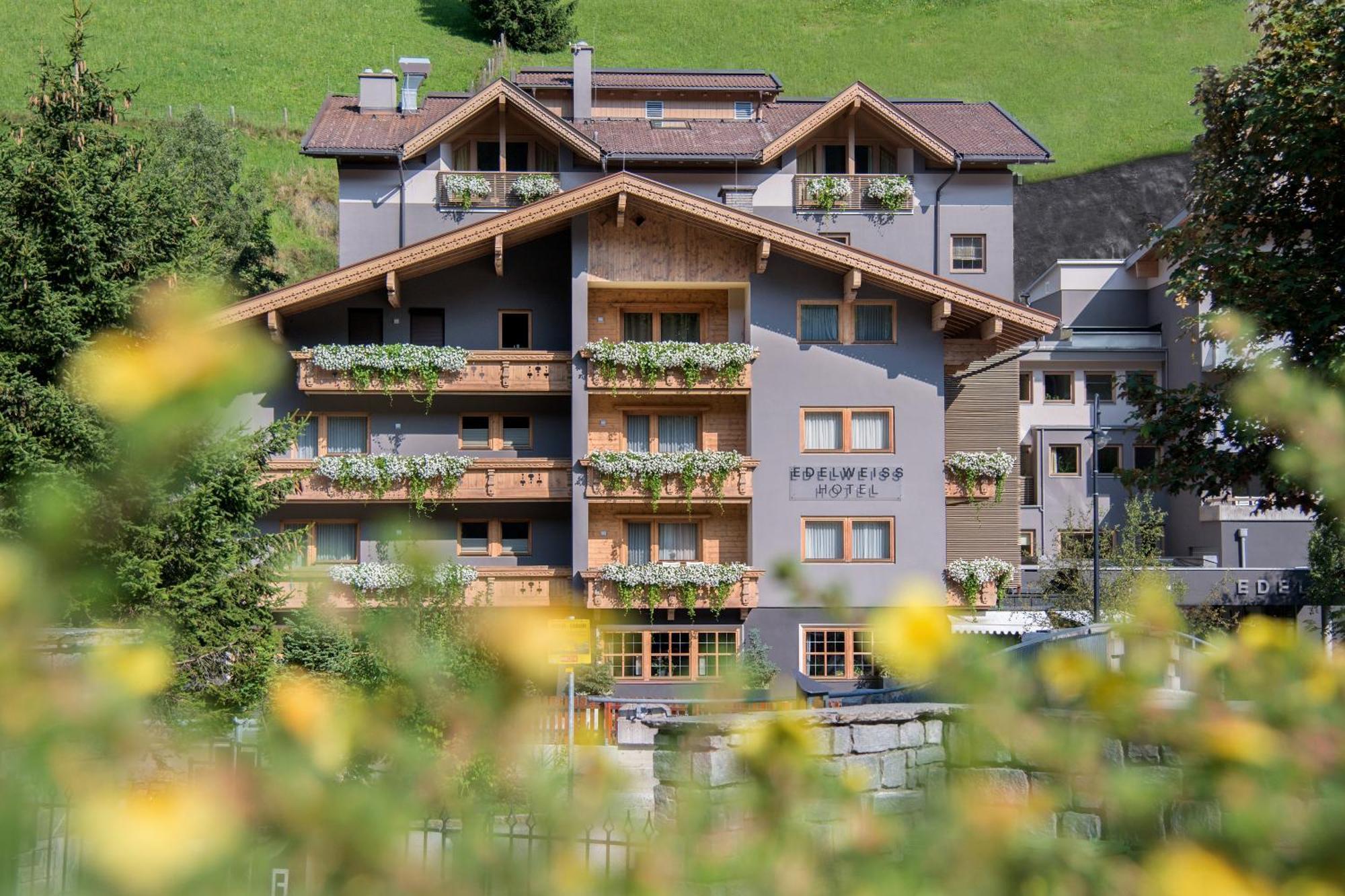 Hotel Edelweiss แกร์ลอส ภายนอก รูปภาพ